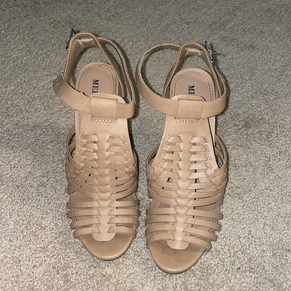 Women’s size 6.5 Merona tan heel
